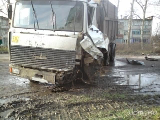 Молодой водитель погиб под колесами большегруза Молодой водитель погиб под колесами большегруза