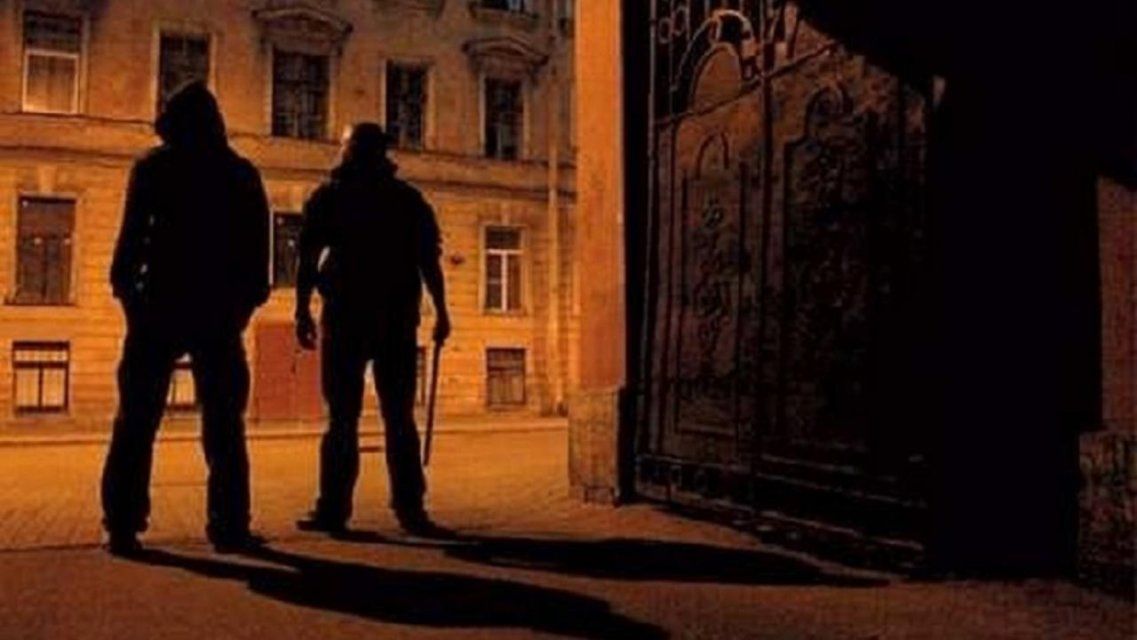 Во Мценске грабители избили мужчину ради 1200 рублей и золотой цепочки