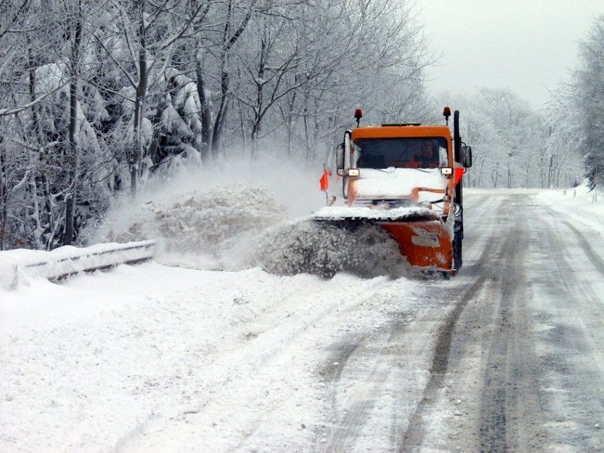 В Орловской области только перед приездом Клычкова дороги очищают от снега