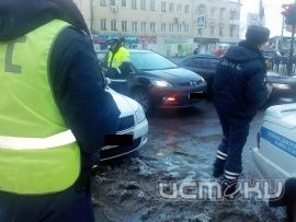 В Орле пешеход поплатился здоровьем за переход на красный В Орле пешеход поплатился здоровьем за переход на красный