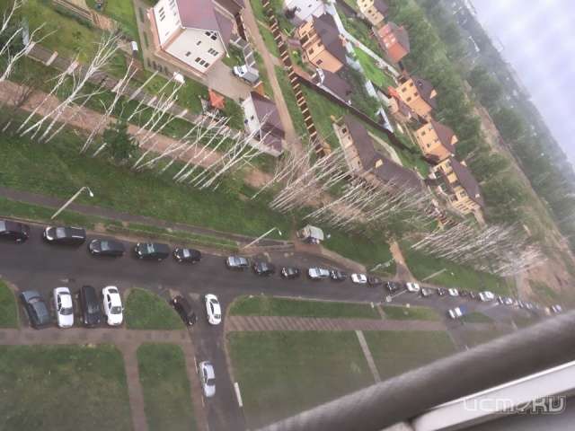 Возле Болховского микрорайона перегородили дорогу бетонными блоками Возле Болховского микрорайона перегородили дорогу бетонными блоками