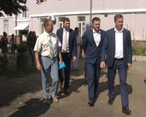 Ремонт дорог, вывоз мусора, покос травы. Руководители города проехались по проблемным точкам областного центра Ремонт дорог, вывоз мусора, покос травы. Руководители города проехались по проблемным точкам областного центра