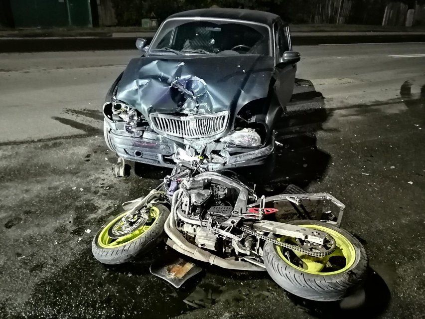 В Орле в столкновении с «Волгой» серьёзно пострадал мотоциклист