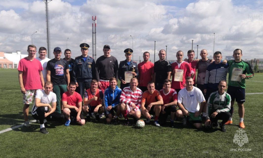 В Орле состоялись соревнования по мини-футболу среди сотрудников орловского МЧС 