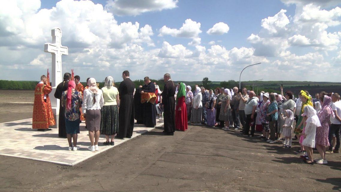 Поклонный крест установили в селе Сосновка Орловской области 