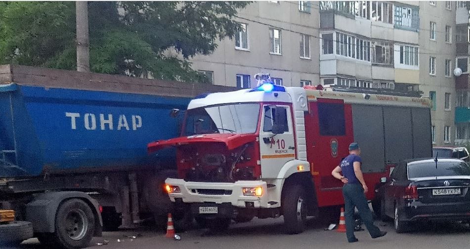В Орловской области иномарка въехала в пожарную машину