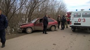 В Красной Заре «восьмерка» снесла отбойник