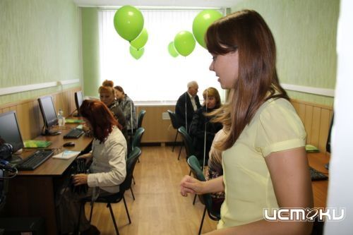 Компьютерный класс для пожилых людей Компьютерный класс для пожилых людей