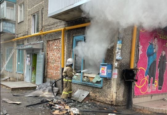 Во Мценске из-за пожара в магазине из дома эвакуировали 15 человек