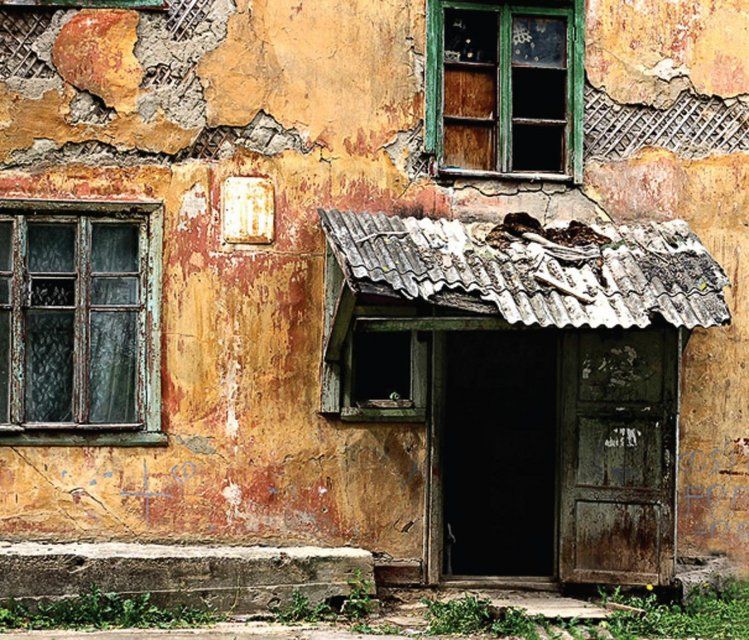 В Орле чиновники почти 10 лет не переселили семью из аварийного дома