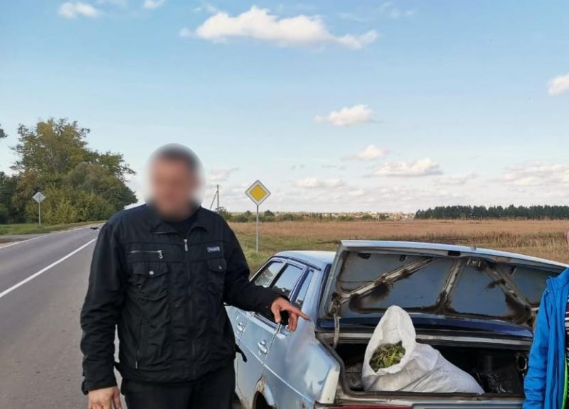 В авто жителя Малоархангельского района нашли около 7 кг конопли