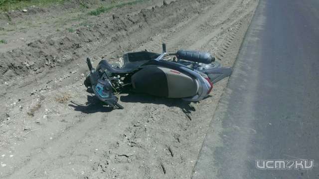 В деревне Ливенского района столкнулись «десятка» и скутер В деревне Ливенского района столкнулись «десятка» и скутер