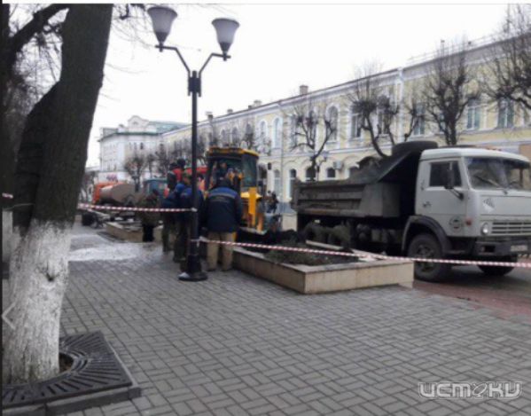 На новогодних праздниках в Орле разрыли улицу Ленина На новогодних праздниках в Орле разрыли улицу Ленина