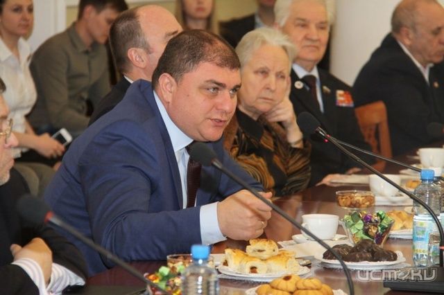 Вадим Потомский встретился с Почетными гражданами города и области Вадим Потомский встретился с Почетными гражданами города и области