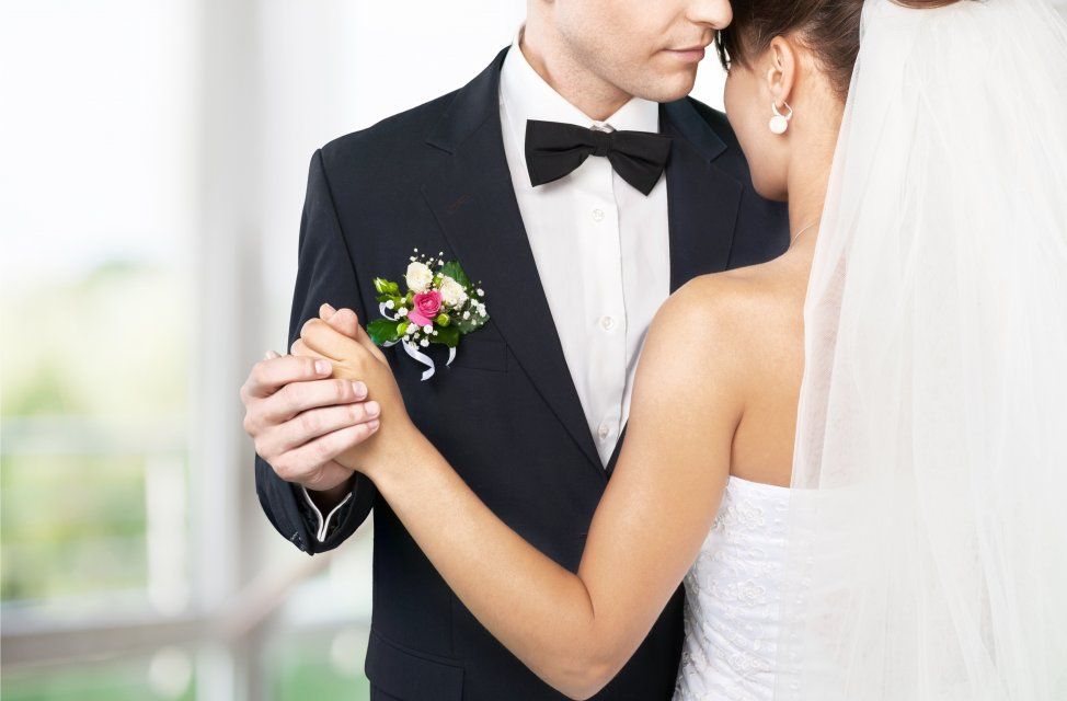 В Орловской области на церемонии бракосочетания могут присутствовать только сами молодожены