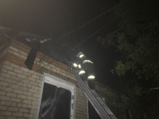 В Корсаковском районе горел нежилой дом