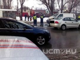 В Орле столкнулись два автомобиля В Орле столкнулись два автомобиля