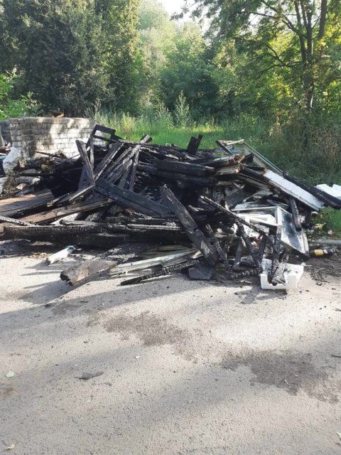 В Орле жильцы дома подожгли неубранный мусор