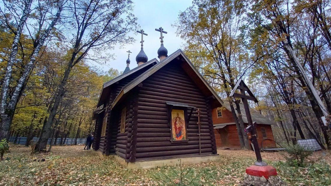 В Медведевском лесу провели службу в память о великом святом