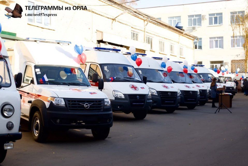 В Орловской области больницам передали 17 новых машин скорой помощи