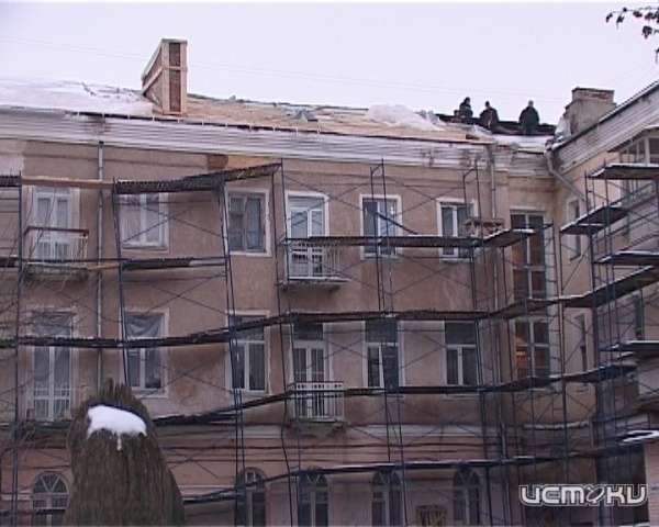 Дома на ул. Ленина до сих пор не отремонтировали Дома на ул. Ленина до сих пор не отремонтировали
