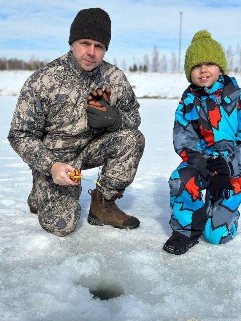 Губернатор сходил на рыбалку вместе с сыном