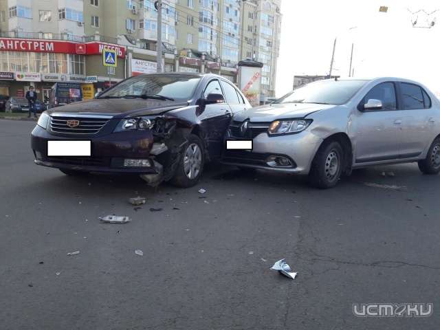 В Советском районе Орла дорогу не поделили две иномарки В Советском районе Орла дорогу не поделили две иномарки