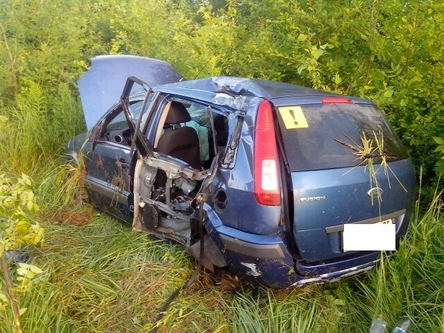 Под Орлом автомобиль с молодыми людьми попал в аварию. Погиб 19-летний парень Под Орлом автомобиль с молодыми людьми попал в аварию. Погиб 19-летний парень