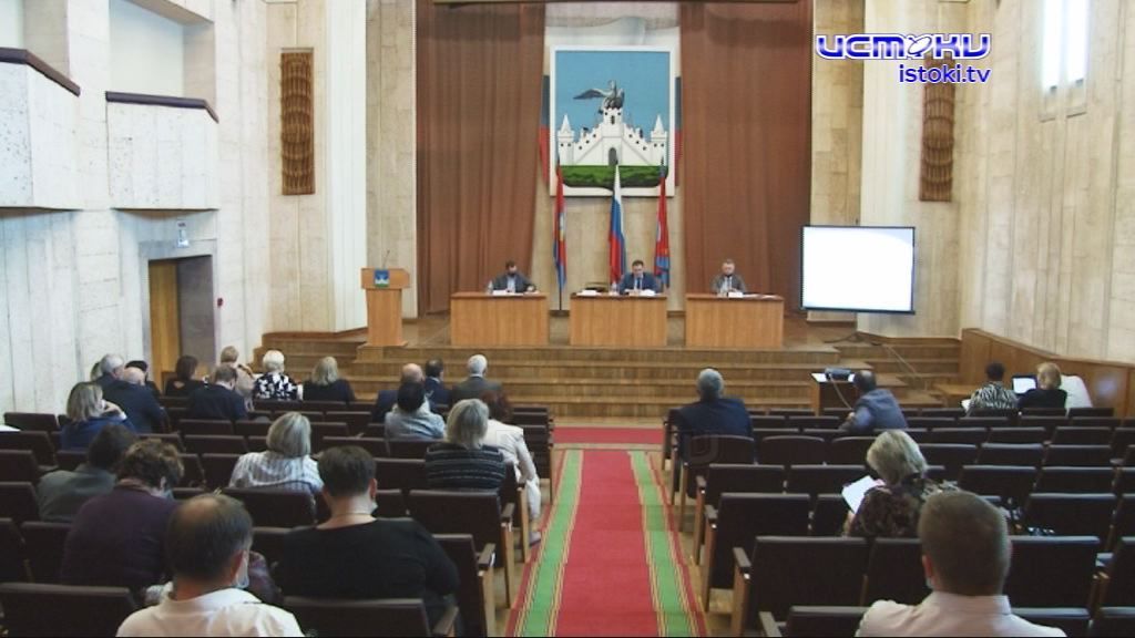 В орловской администрации прошли публичные слушания по исполнению бюджета за минувший год.
