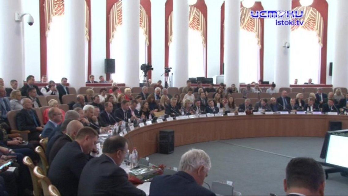 Бюджет, дольщики, ветсанутильзавод: у орловских депутатов на 50 вопросов ушло четыре часа 