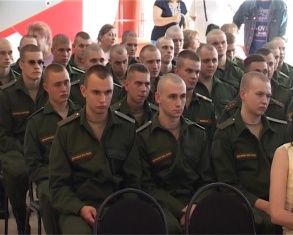 Служу России:в Орле прошли торжественные проводы призывников 