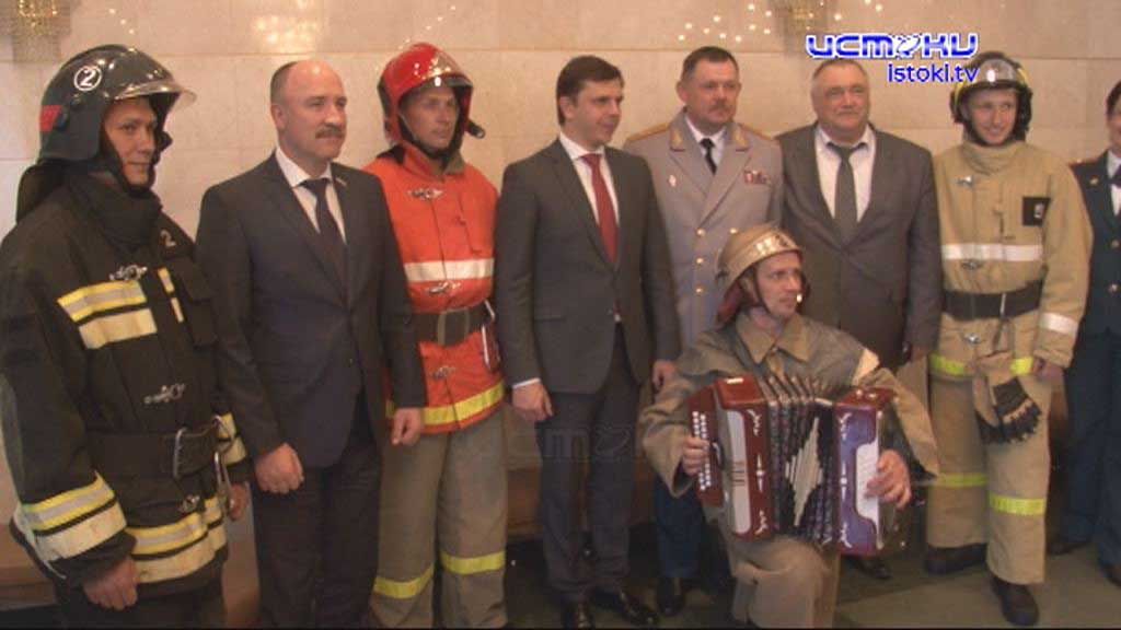 И огнеборец, и спасатель, и медик- в Орле отметили 370-летие пожарной охраны. 