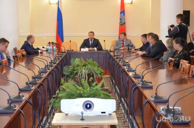В областной администрации прошло совещание с руководителями управляющих компаний В областной администрации прошло совещание с руководителями управляющих компаний