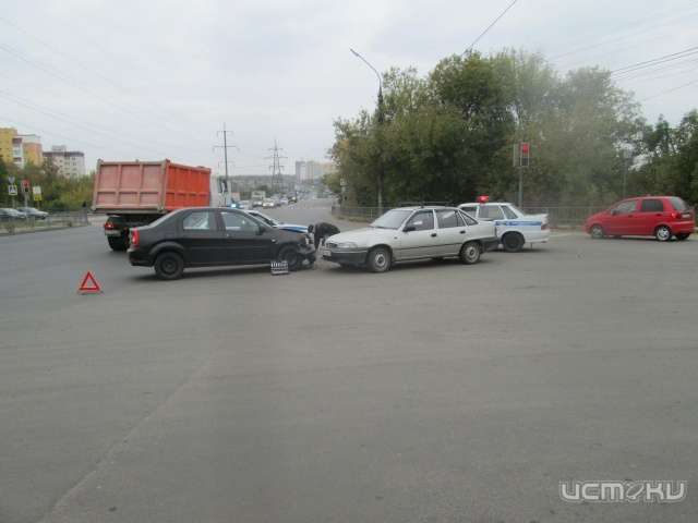 На Раздольной не разъехались "Дэу" и "Рено" На Раздольной не разъехались "Дэу" и "Рено"