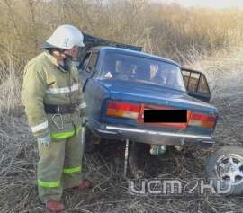 В Свердловском районе погиб автомобилист, опрокинувшись на «семерке» В Свердловском районе погиб автомобилист, опрокинувшись на «семерке»