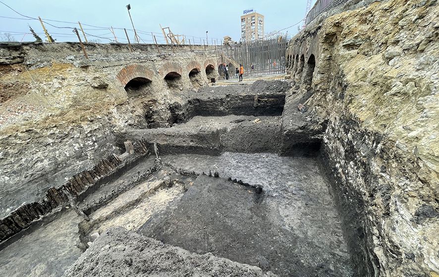 Под Красным мостом в Орле археологи нашли селище домонгольского периода и посуду XI века