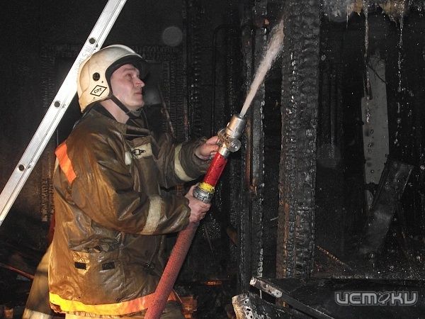 Во Мценске из-за пожара в квартире эвакуировали 8 человек Во Мценске из-за пожара в квартире эвакуировали 8 человек
