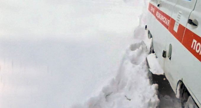 Из-за снежных заносов на дороге скорая помощь не смогла проехать к пенсионеру в Ливенском районе