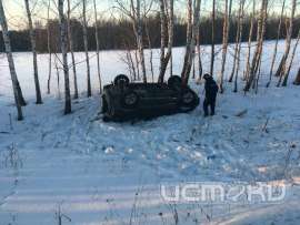 Под Орлом перевернулся легковой автомобиль Под Орлом перевернулся легковой автомобиль