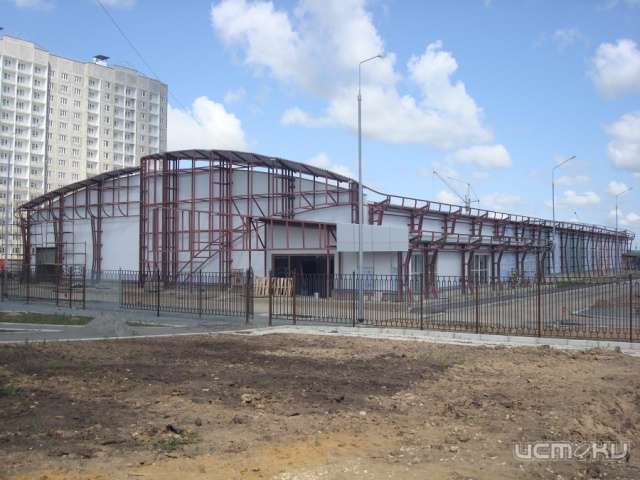 На крытом катке в микрорайоне Зареченский уже установлены зрительские трибуны На крытом катке в микрорайоне Зареченский уже установлены зрительские трибуны