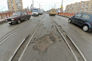 Движение на Красном мосту ограничили до 11 ноября