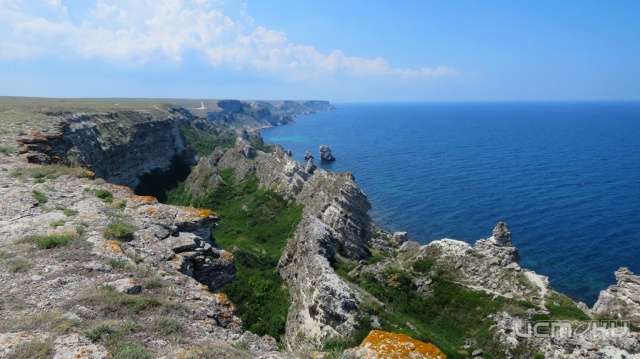 Орловчанин чудом остался жив после падения со скалы в Крыму Орловчанин чудом остался жив после падения со скалы в Крыму