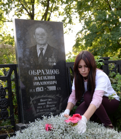 Волонтеры очистили мемориал героев-разведчиков, водрузивших знамя победы над Орлом. Фото Волонтеры очистили мемориал героев-разведчиков, водрузивших знамя победы над Орлом. Фото