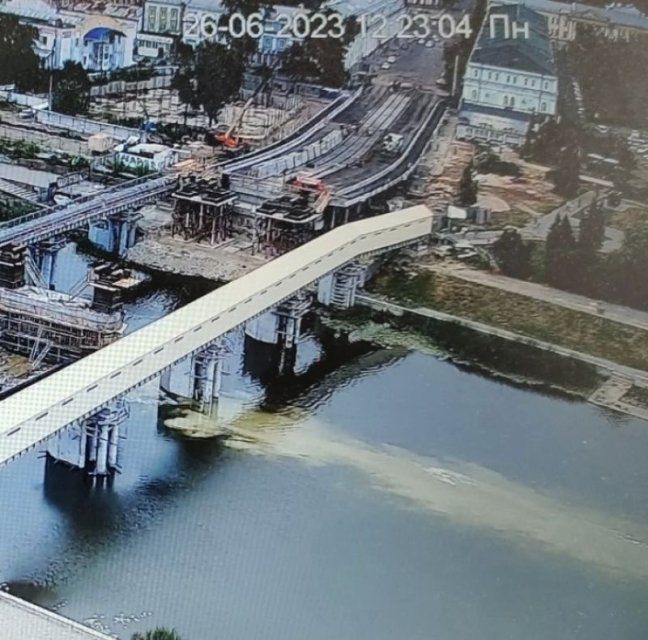 Власти опровергли информацию об утечке бетона в реку при реконструкции Красного моста в Орле
