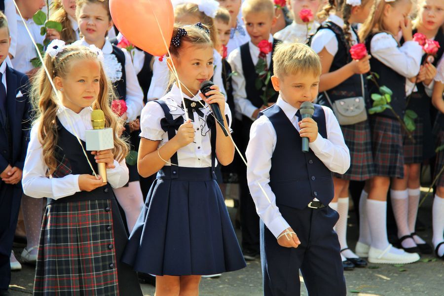 Первый звонок прозвенел для четырех тысяч орловских школьников
