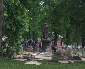 В Орле установили памятник Баграмяну