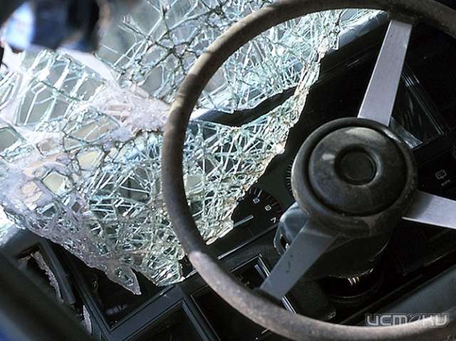 В Орле дорогу не поделили две иномарки В Орле дорогу не поделили две иномарки