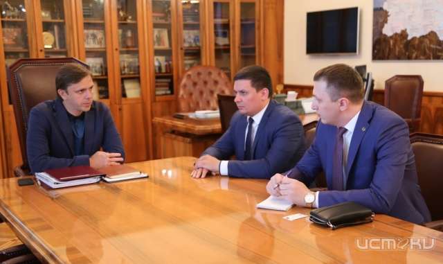 Андрей Клычков подписал распоряжение о выделении денег семьям погибших и пострадавших в аварии на переезде Андрей Клычков подписал распоряжение о выделении денег семьям погибших и пострадавших в аварии на переезде