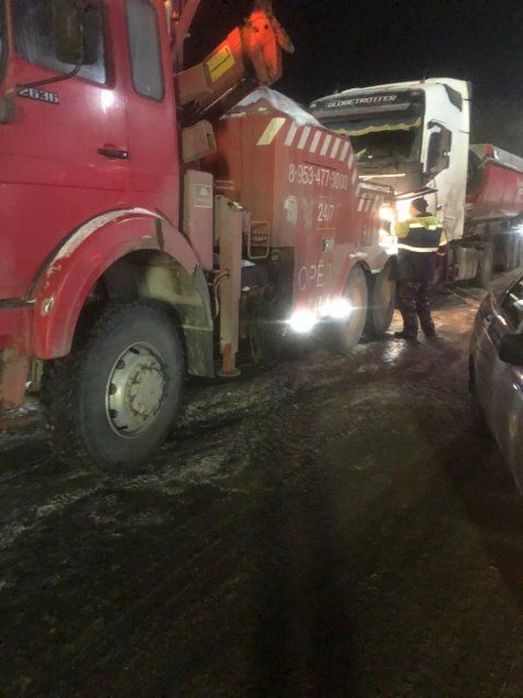 В Орловской области полицейские помогли водителю сломавшегося грузовика