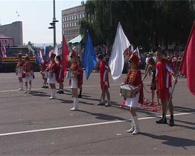 Молодая Гвардия и флаги Молодая Гвардия и флаги